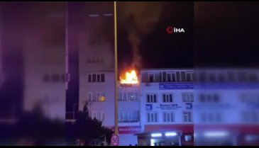 Bursa'da bir binanın 3. katı alev alev yandı
