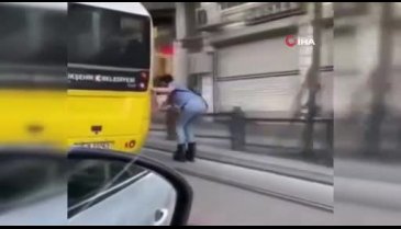 Bursa'da bir gencin patenle tehlikeli yolculuğu!