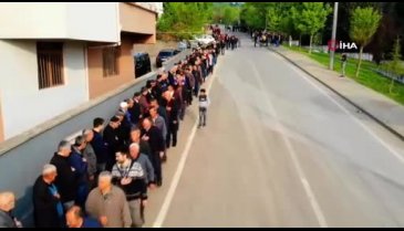 Bursa'da 1 kilometrelik bayramlaşma kuyruğu