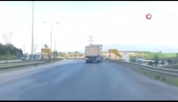 Bursa'da aksı yamuk tır görenleri şaşırttı!