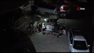 Tokat'ta vatandaşlar geceyi dışarıda geçiriyor