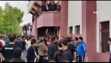 Bursa'da 2. Lig'de maç sonrası gerginlik! 2 kişi yaralandı