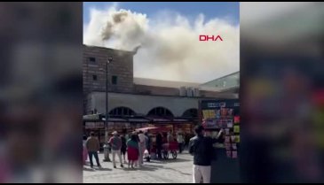 İstanbul'da Mısır Çarşı'sında yangın çıktı