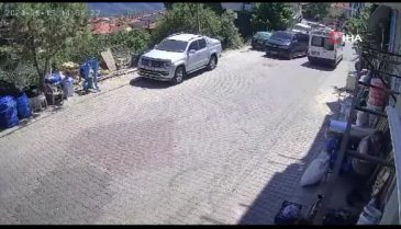 Denizli'de traktörle motosiklet kafa kafaya çarpıştı