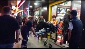 Kavgayı ayırmanın bedeli ağır oldu! Bıçaklandılar