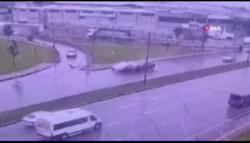 Bursa'da 2 kişinin öldüğü kaza anı kamerada!
