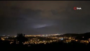 Hatay'da şimşek fırtınası geceyi aydınlattı