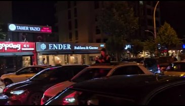 Bursa'da şampiyonluk sonrası Galatasaray taraftarlarından kutlama!