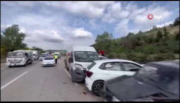Bursa'da 3 araç birbirine girdi!