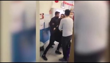 Kocaeli'nde okulda skandal olay! Veli, herkesin gözü önünde öğretmene saldırdı