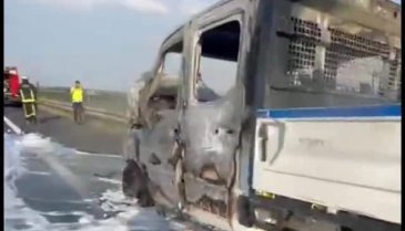 Bursa'da seyir halindeki kamyonet yandı&nbsp;