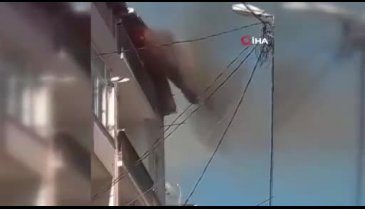 İstanbul'da evinin terasında mangal yaparken çatıyı yaktı!