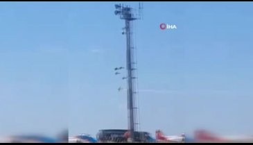 Portekiz'de gösteri uçuşu sırasında dehşet anları anbean kaydedildi