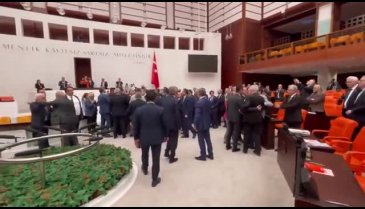 TBMM'de milletvekilleri birbirine girdi