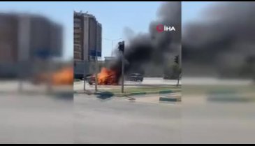 Adana'da araba sıcaktan alev aldı!