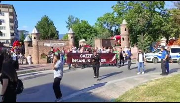Bursa'da yüzlerce kişi Gazze için yürüdü