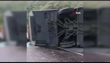 Van'da yolcu otobüsü ile TIR çarpıştı: 2 ölü, 4'ü ağır 30 yaralı