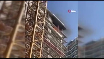 Bursa'da 12 katlı bir inşaatın en son katı, alevlere teslim oldu