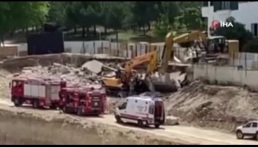 Bursa'da istinat duvarı çöktü! İş makinesi operatörü altında kaldı