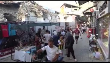 Depremin vurduğu Hatay'da bayram alışverişi