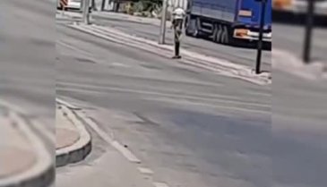 Bursa'da dilendirilen küçük çocuğun görüntüleri yürekleri sızlattı