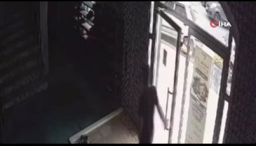 Bursa'da camiye girdi, terlikleri çalarak kayıplara karıştı