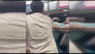 Marmaray'da tekmeli yumruklu kavga kamerada