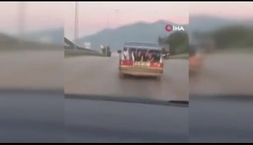 Bursa'da otomobil bagajında 3 kişi ile motosiklete binen 4 kişi ise ölüme davetiye çıkardı