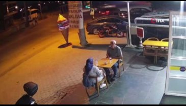 Bursa'da iki kişinin yaralandığı kaza kamerada