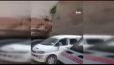 Bursa'da psikolojik rahatsızlığı olan şahsı itfaiye ekipleri hastaneye götürmek için seferber oldu