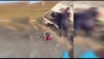 Adana'da tırla kamyonet çarpıştı: 3 kişi öldü, 2 kişi yaralandı