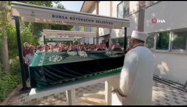 Bursa'da jet skiden düşerek hayatını kaybeden genç kız toprağa verildi