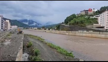 Artvin'de sağanak yağış sele sebep oldu