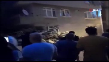 İstanbul'da 4 katlı binada çökme meydana geldi! -3