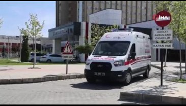 Elazığ'da boşanmış koca dehşeti: Çocuğunun gözü önünde eski eşini 13 yerinden bıçakladı