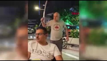 İstanbul'da dehşet anları! Elinde bıçakla tehdit savurdu