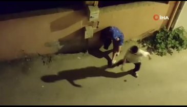 Bursa'da kız arkadaşını sokak ortasında darp etti