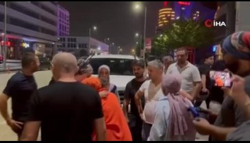 Bursa'da 3 kız AVM'de mahsur kalmıştı! Ailelerin kızlarla kavuştuğu anlar kamerada