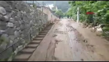 Bursa'daki sel; 600'ün üzerinde ihbar yapıldı, 5 araç zarar gördü