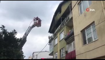 Bursa'da binanın en üst katında başlayan yangın bir anda büyüdü!