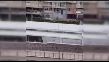 Bursa'da yolu kapatıp halay çektiler, sürücüleri çileden çıkardılar!