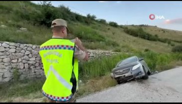 Kontrolden çıkan otomobil şarampole yuvarlandı: 4 yaralı