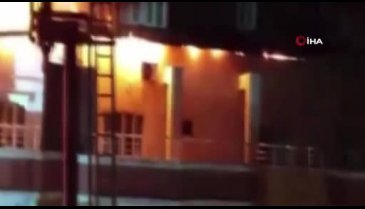 Batman'da çıkan yangında alevler geceyi aydınlattı