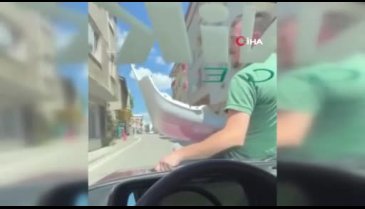 Bursa'da kaputun üzerinde elinde tuttuğu tampon ile seyahat etti