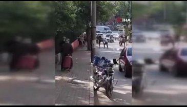 Bursa'da husumetli iki grup cadde üzerinde karşılaşınca kavga çıktı