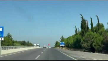 Bursa'da yırtık bayrak fark edilemedi!