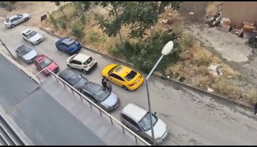 Bursa'da yokuşta kalan sürücüye başka bir sürücüden yardım