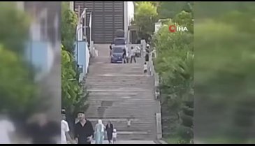Bursa'da navigasyonu karıştıran merdivenden uçuyor