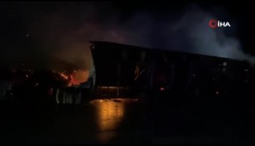 Devrilen pamuk yüklü tır alev alev yandı