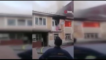 Bursa'da 2 katlı evin üst katı alev topuna döndü